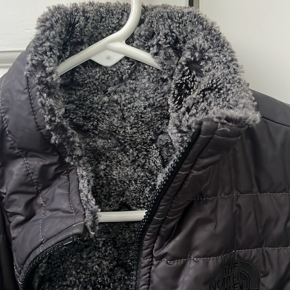 Amazing NorthFace girl’s Reversible Jacket - Picture 3 of 6